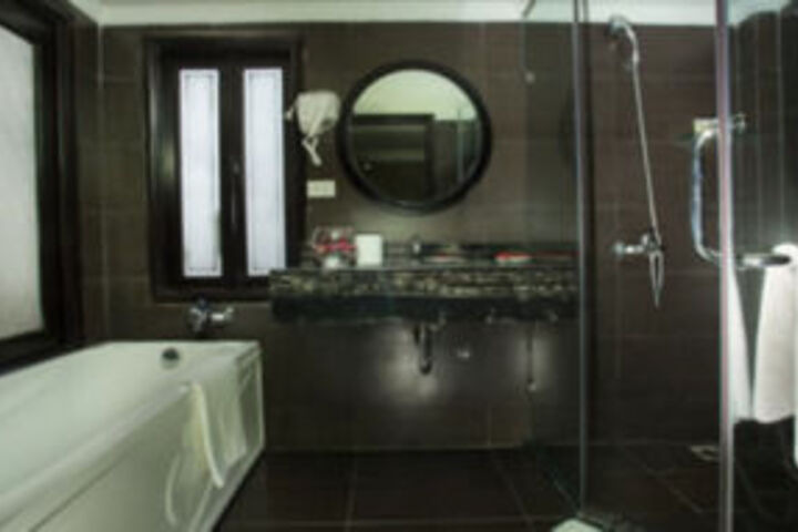Room 4 of 33