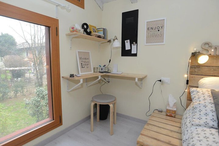 Room 9 of 33