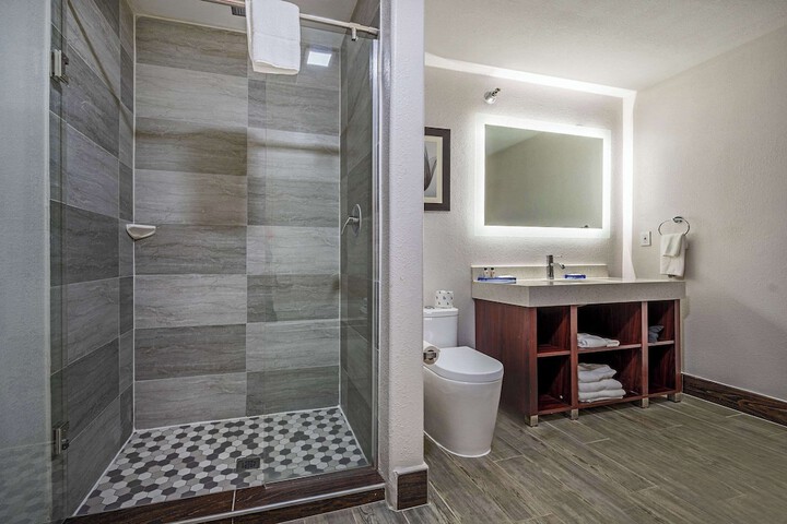 2 Queen Beds Suite Upgrade (25 of 35)