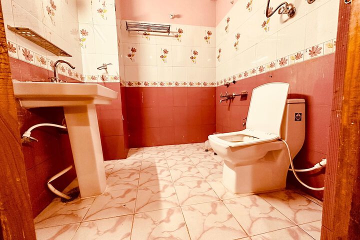 Room 17 of 18