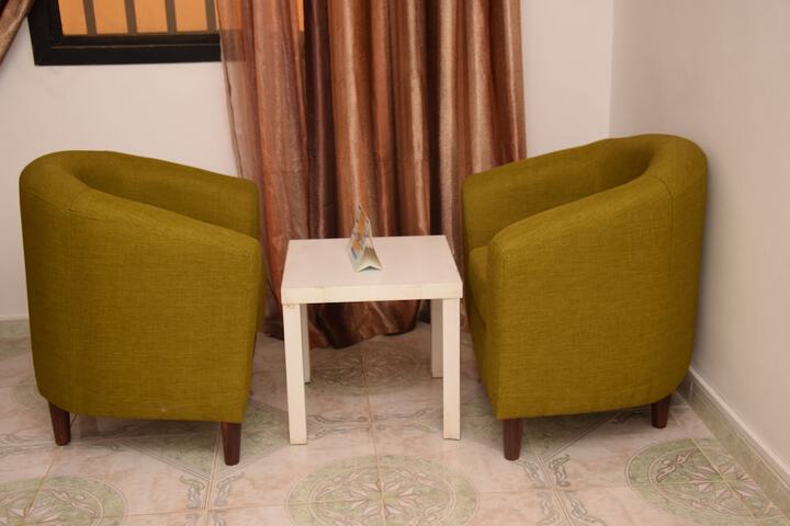 Room 4 of 9