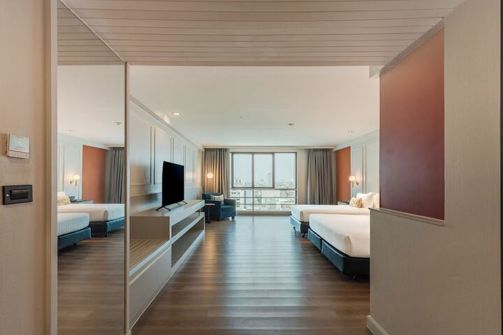 Room 52 of 113