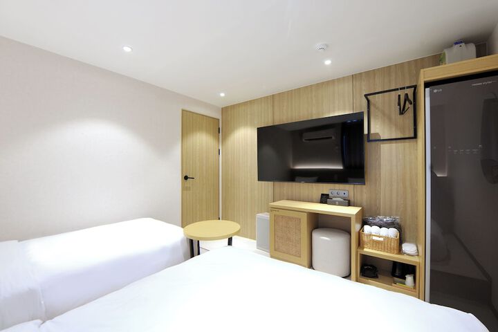 Room 26 of 64