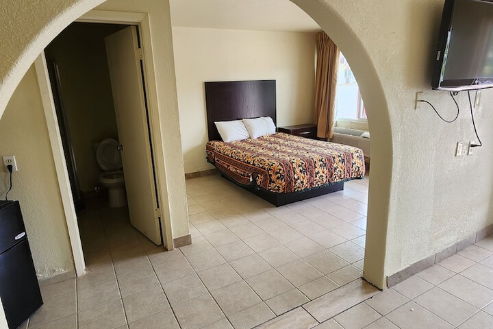Basic Single Room (2 of 2)