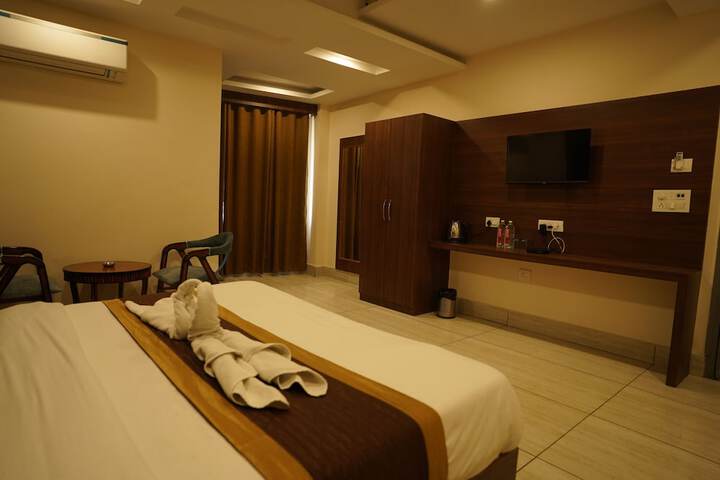 Room 10 of 35