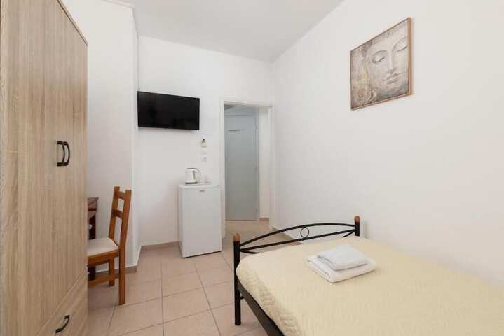 Room 2 of 9