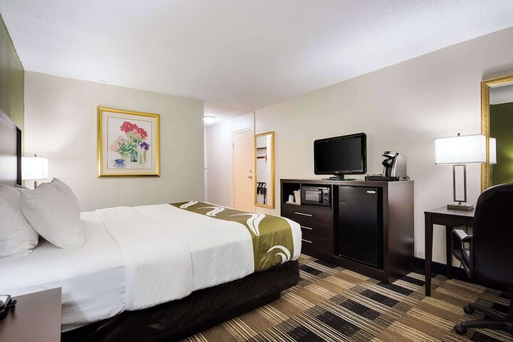 1 King Bed (6 of 6)