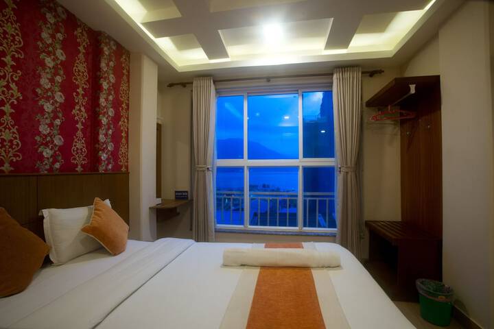 Room 7 of 25