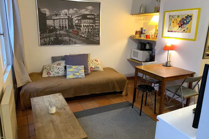 Room 4 of 12
