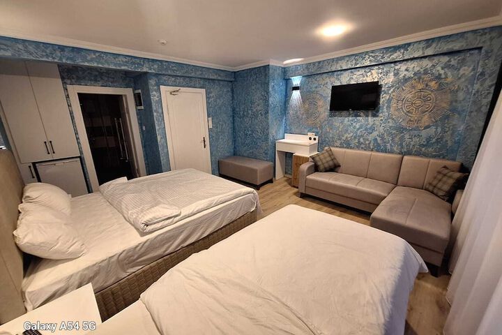 Room 33 of 73