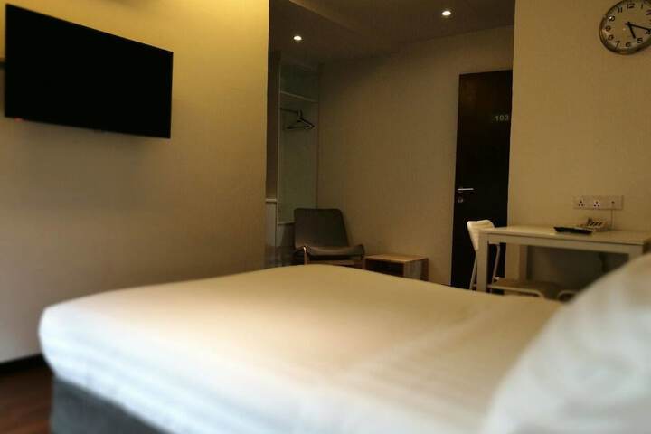 Room 2 of 53