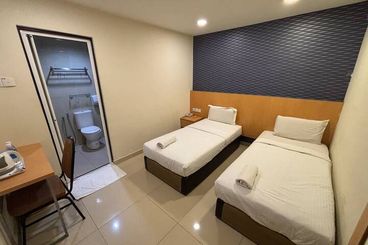 Room 26 of 101