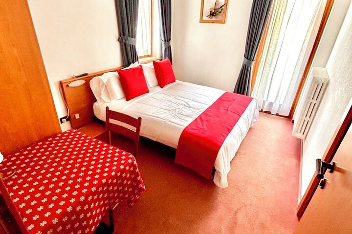 Room 2 of 18