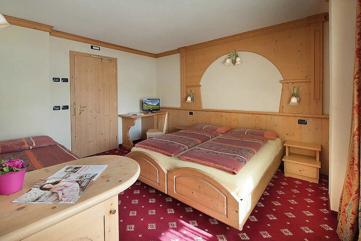 Room 14 of 24