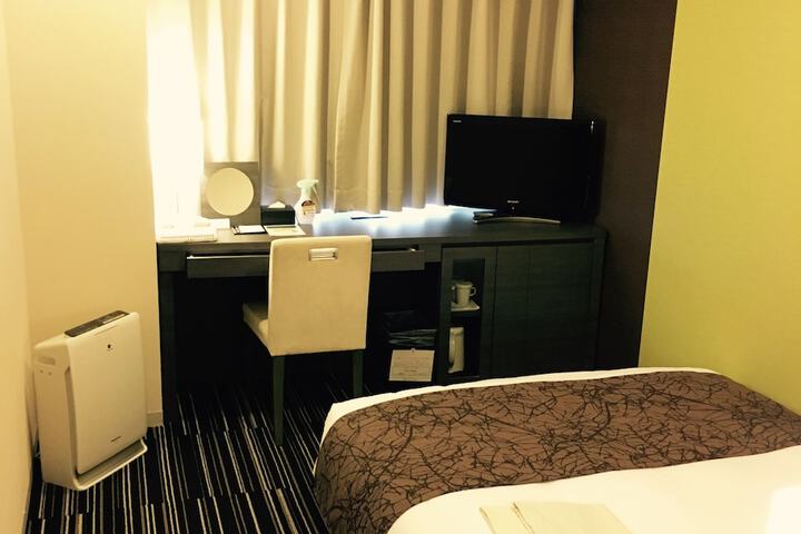Room 6 of 25