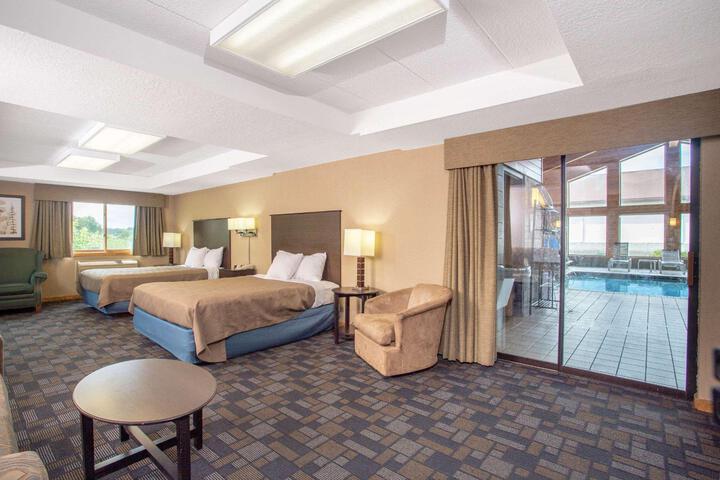 1 Queen Bed Mobility Accessible (9 of 11)