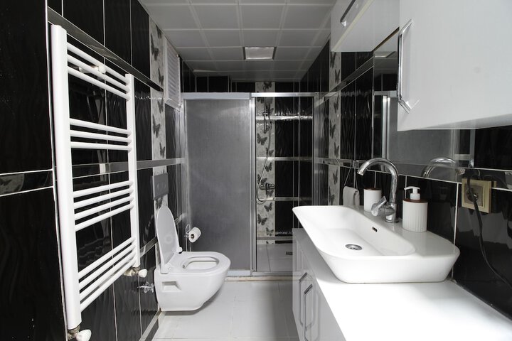 Room 9 of 14