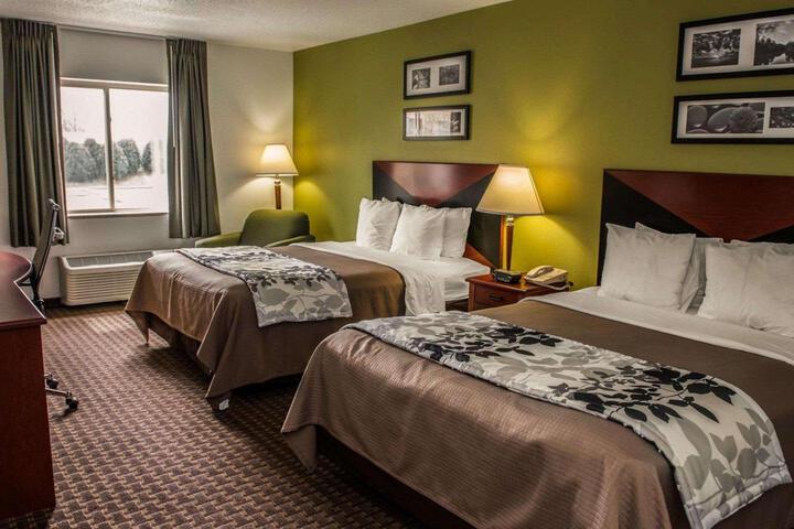2 Queen Beds (5 of 7)