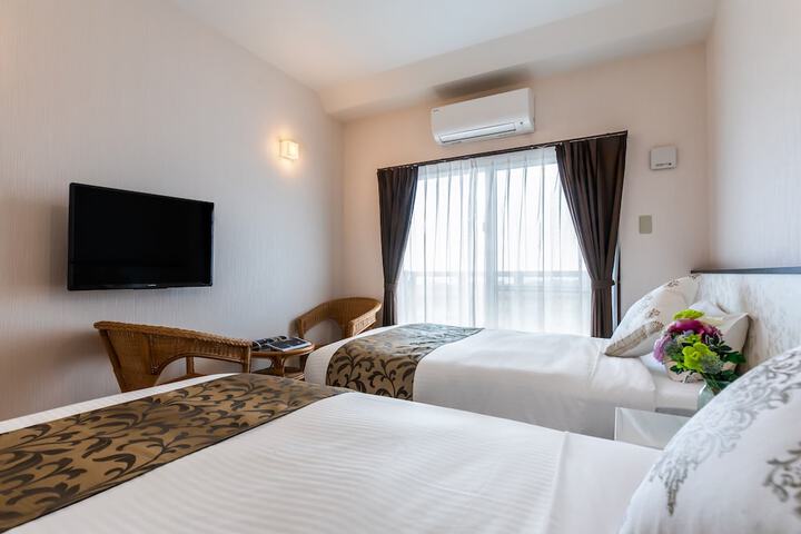 Room 5 of 25