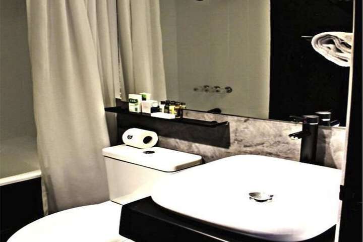 Room 34 of 82