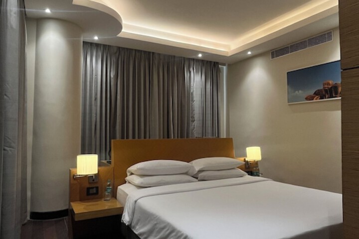 Room 21 of 100