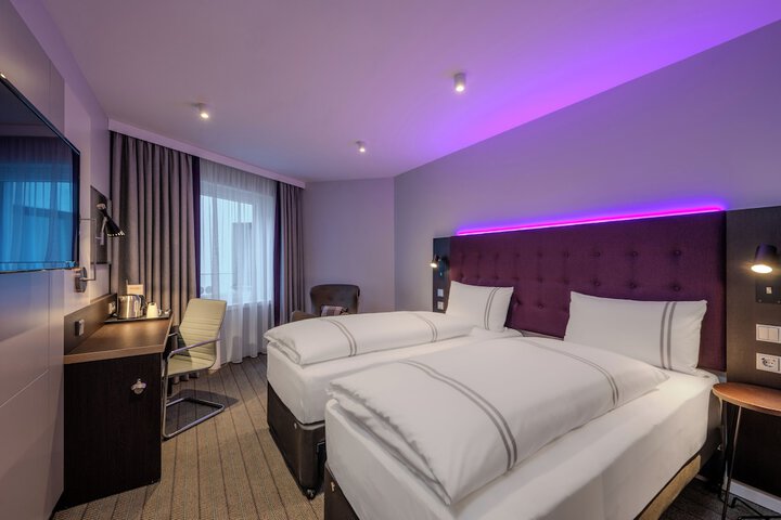 Room 16 of 79