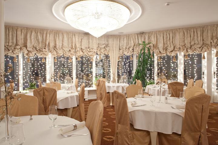 Ballroom/Hall 24 of 35