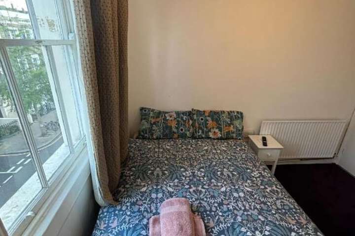 Room 7 of 18