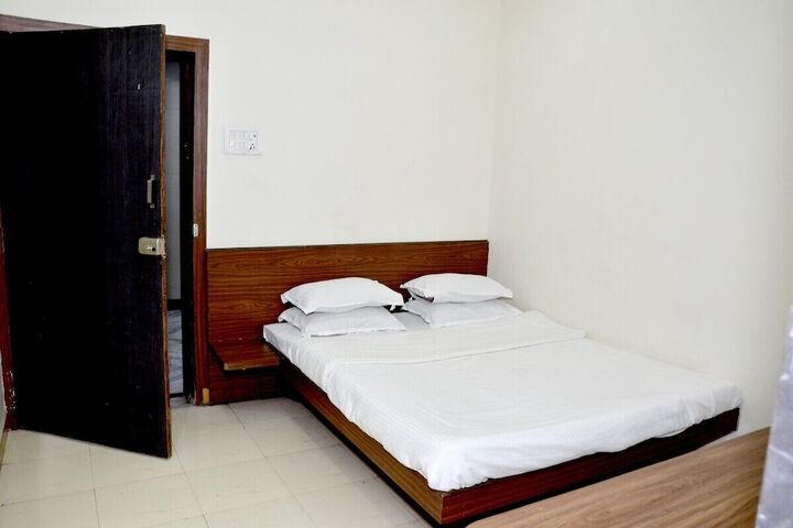 Room 9 of 31