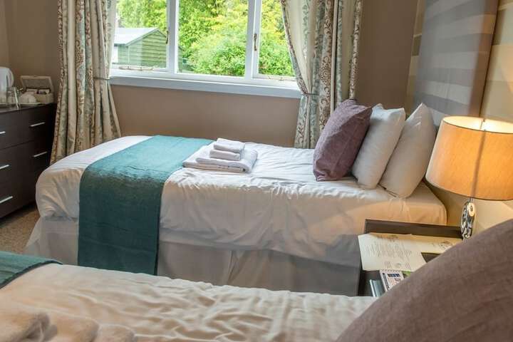 Room 2 of 36