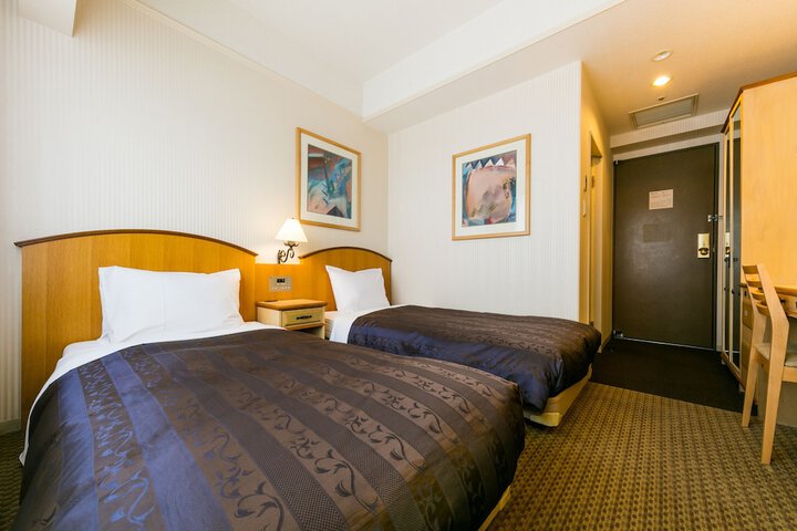 Room 18 of 65