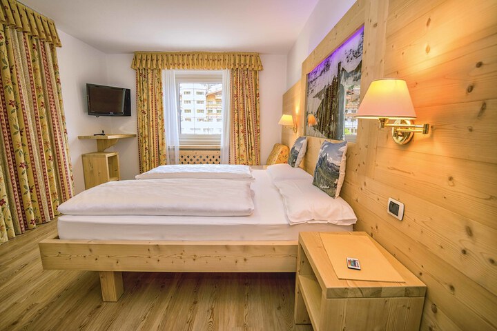 Room 12 of 72