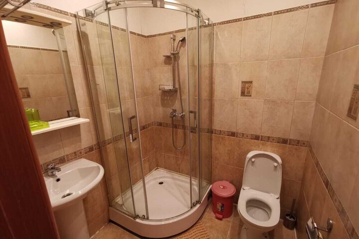 Room 5 of 13
