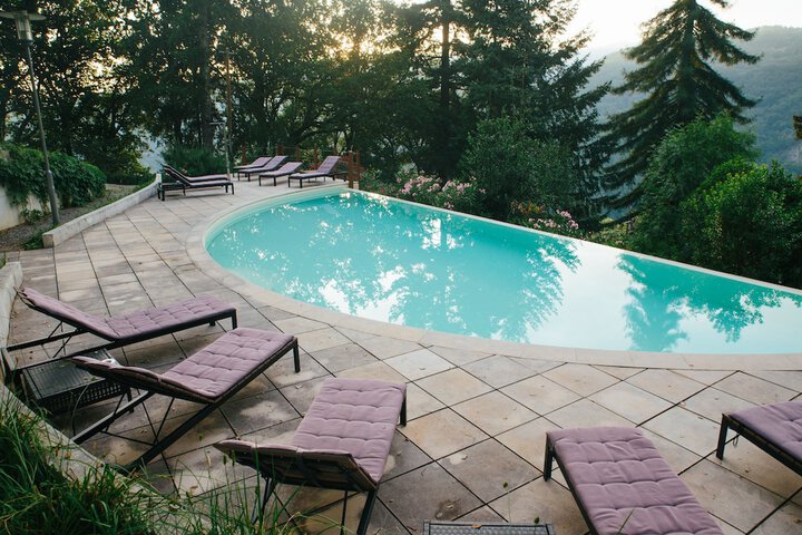 Pool 30 of 76