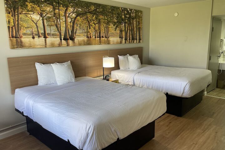 2 Queen Beds (14 of 18)