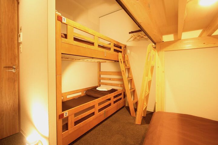 Room 26 of 77