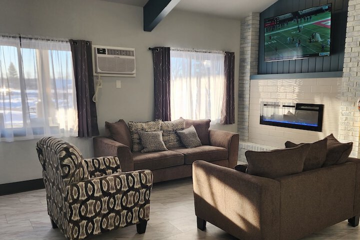 Lounge 42 of 62