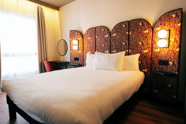 Room 3 of 87
