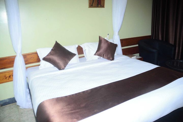 Room 9 of 114