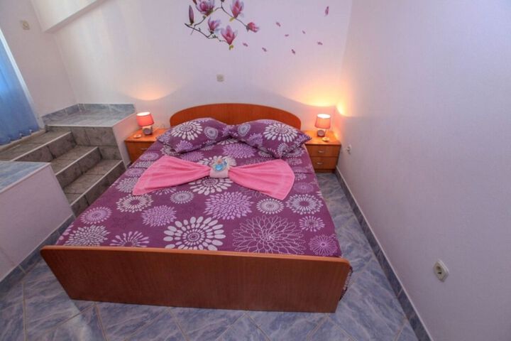 Room 16 of 20