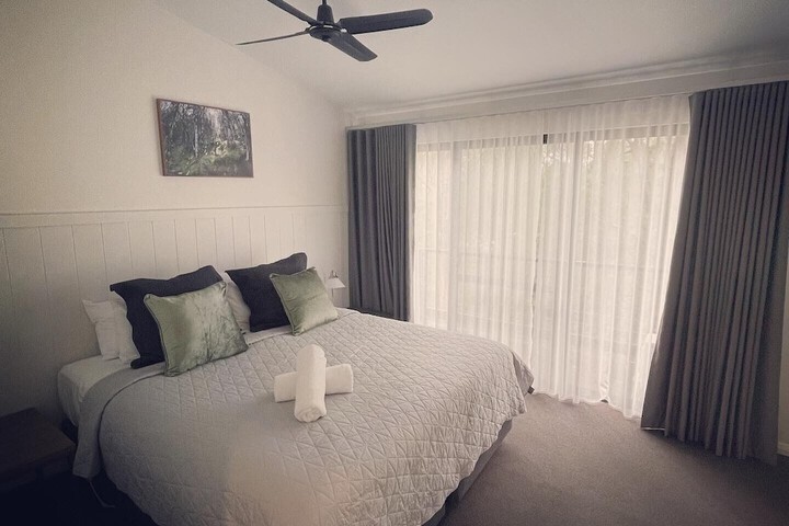 Room 5 of 52