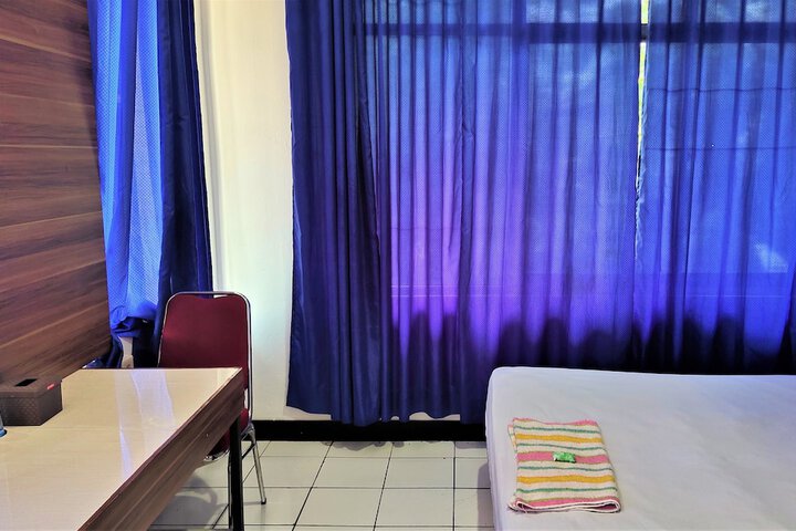 Room 2 of 16