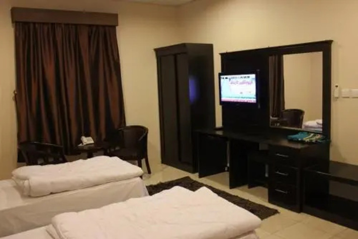 Room 6 of 13