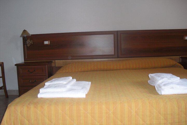 Room 6 of 84