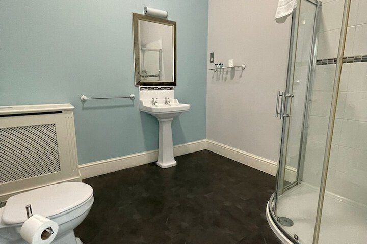 Room 73 of 97