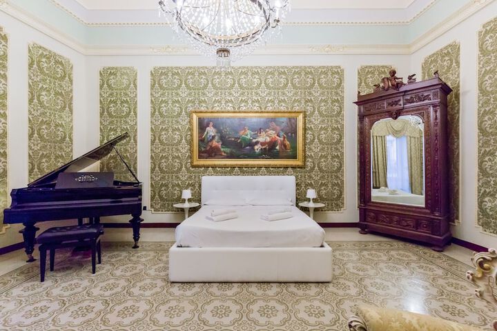 Room 71 of 198