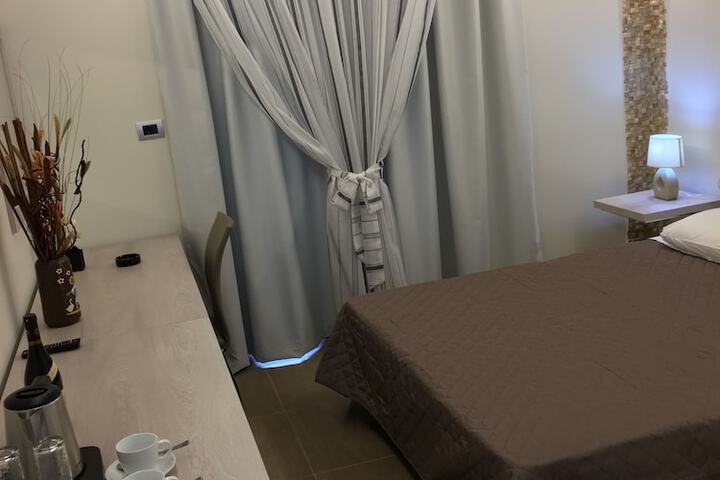 Room 6 of 114
