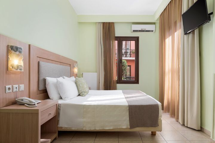 Room 32 of 70
