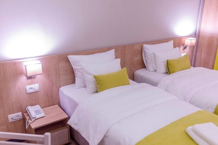 Room 7 of 27