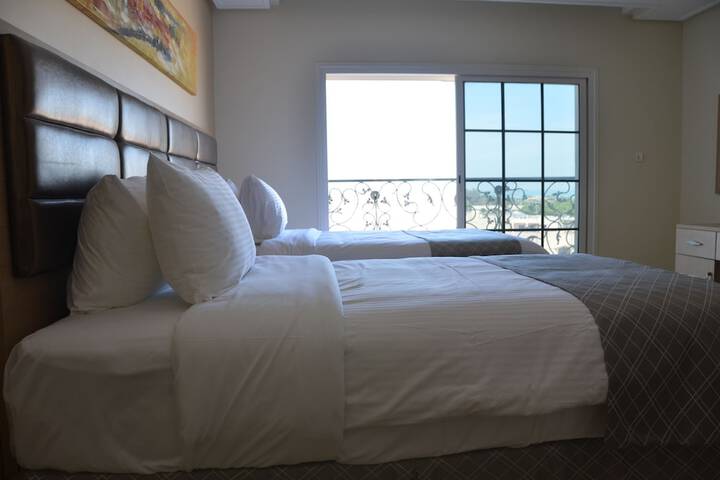 Room 13 of 40